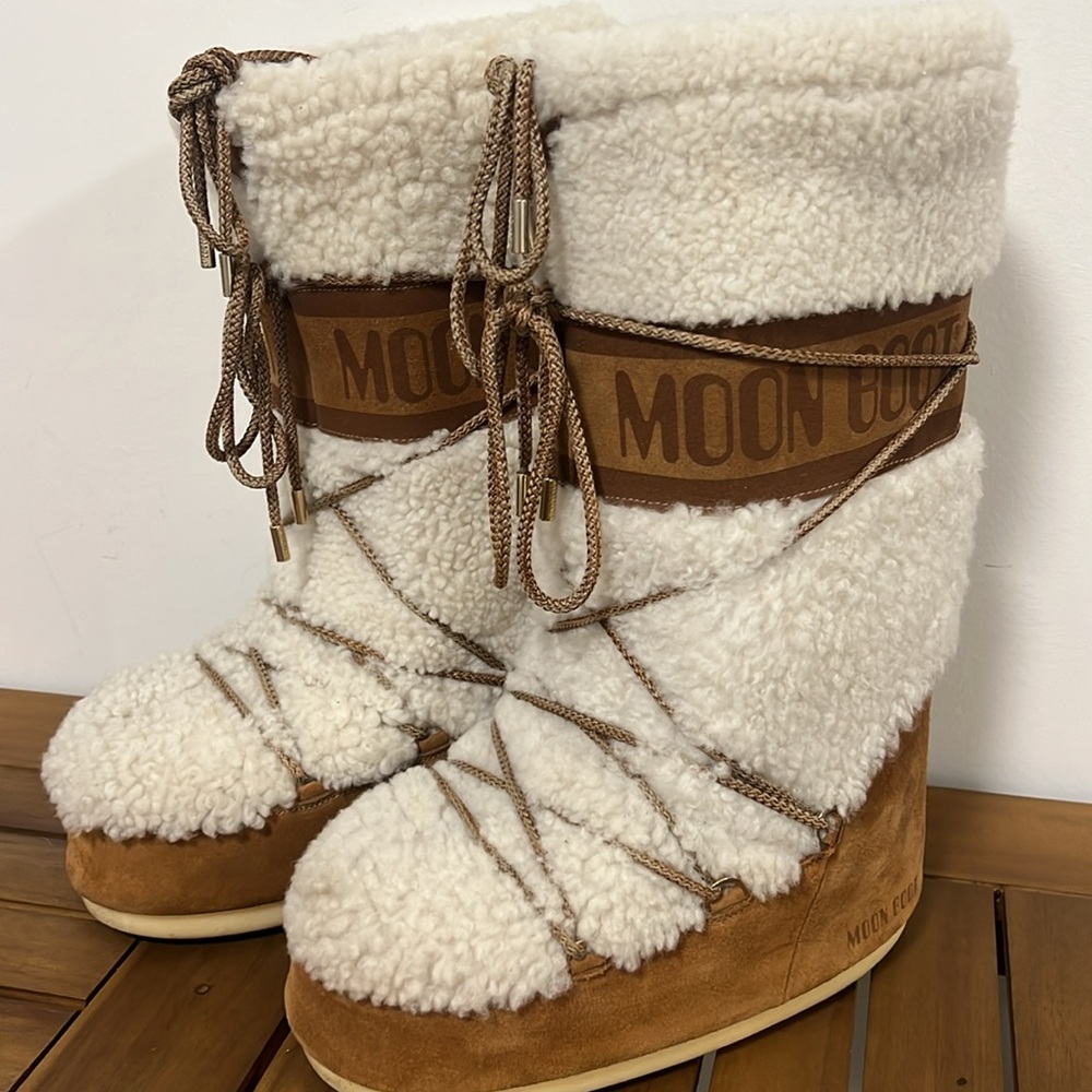 Moon Boot like new 39/41 - 7/8.5